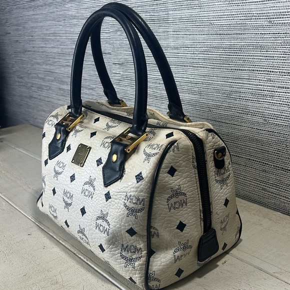 Congratulation to the WINNER!!!!!!✨MCM Givie✨ Live show 9pm EST Tonight!!! - Picture 2 of 16